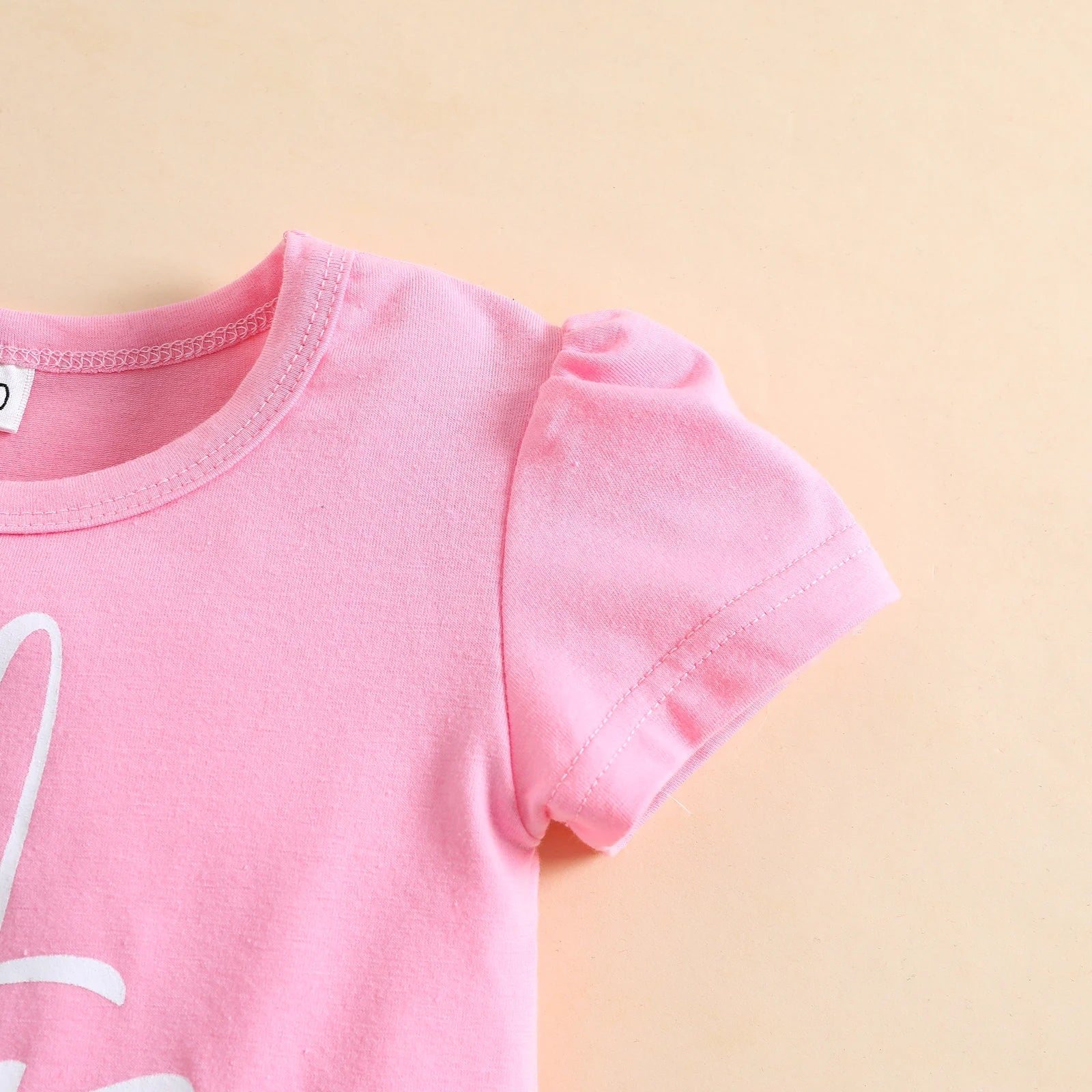 Conjunto Infantil “Coelhinha Feliz” – Camiseta + Saia Estampada