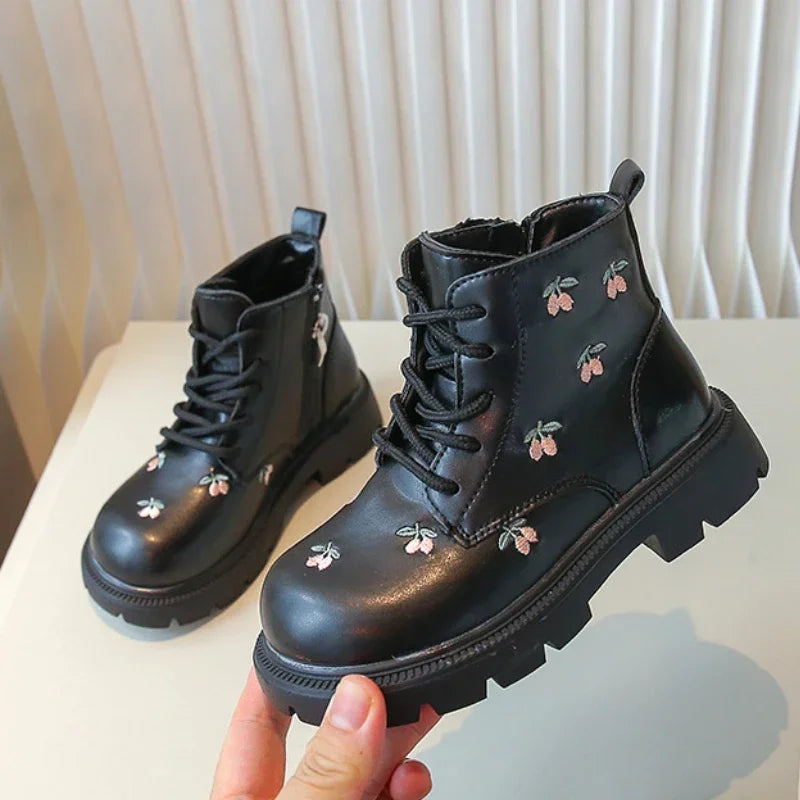 Bota Infantil de Cano Curto de Couro com Bordado Floral Lenogue