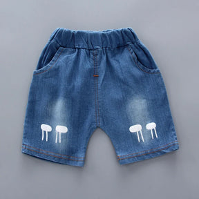 Conjunto Infantil “Aventuras de Verão” – Camiseta Estampada + Shorts Jeans