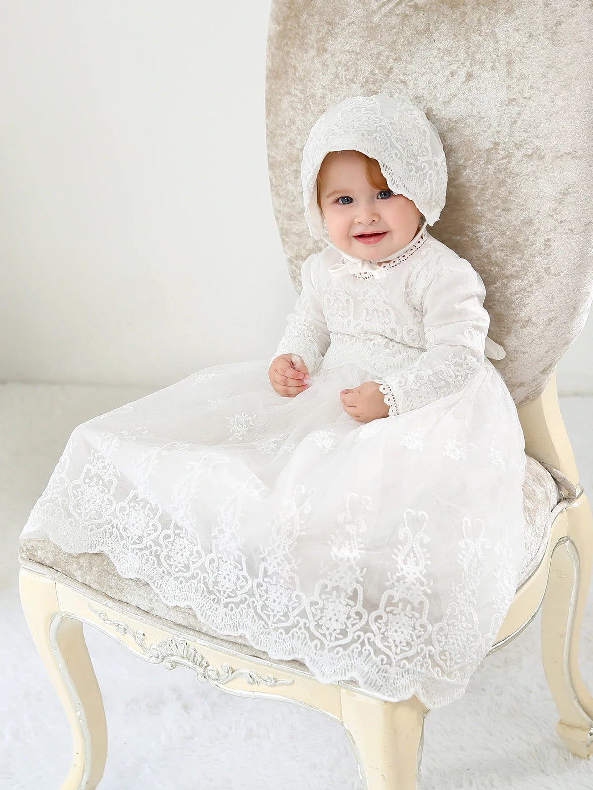 Vestido de Batizado para Bebê Menina – Elegante Traje de Renda com Touca Combinando