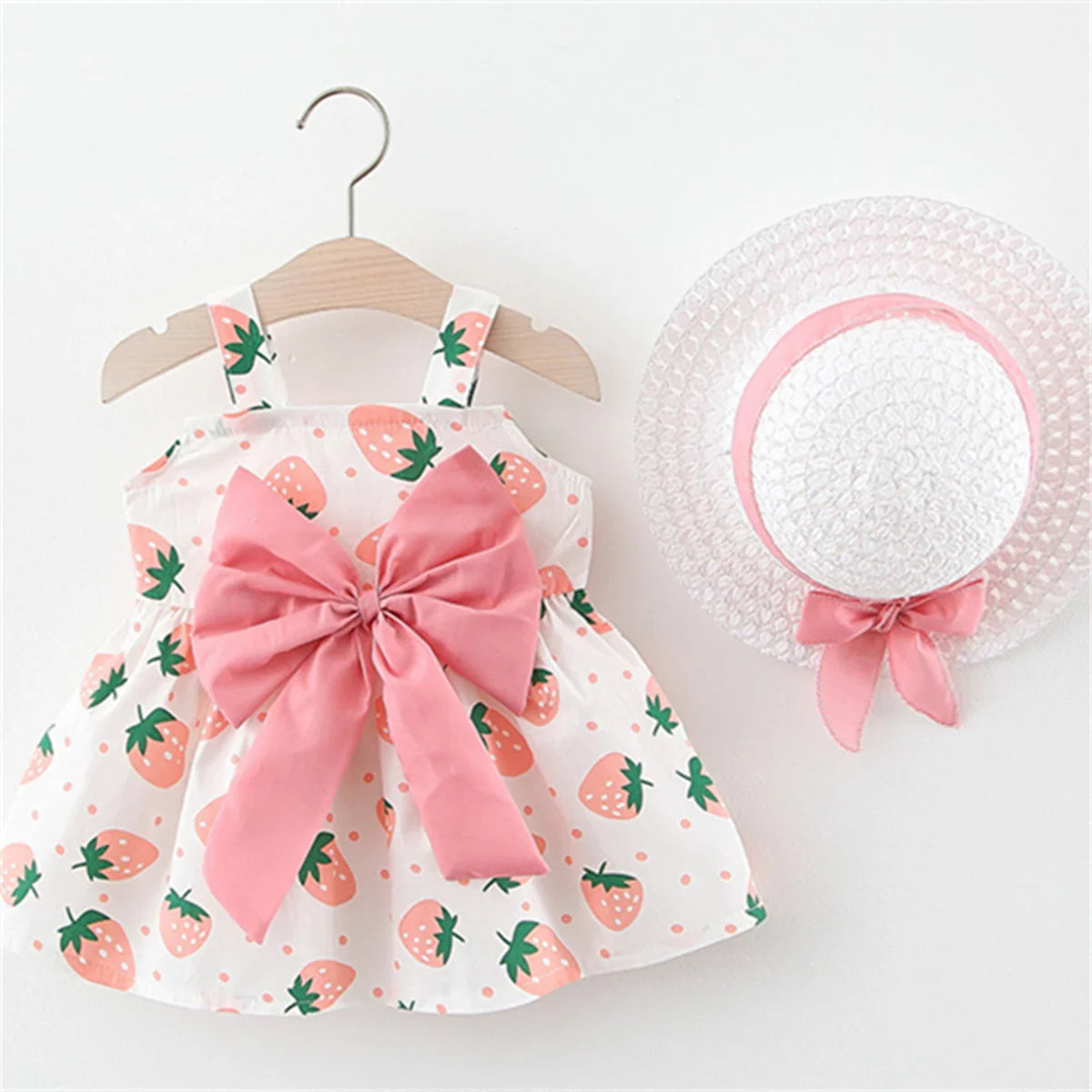 Vestido Infantil com Estampa de Morango e Chapéu – Berry