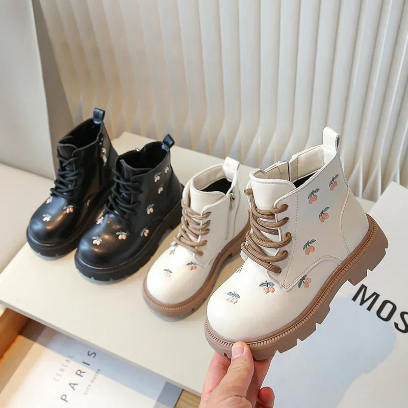 Bota Infantil de Cano Curto de Couro com Bordado Floral Lenogue