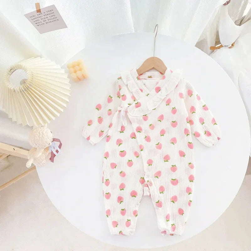 Macacão Infantil Estampa Morango Branco Lenogue