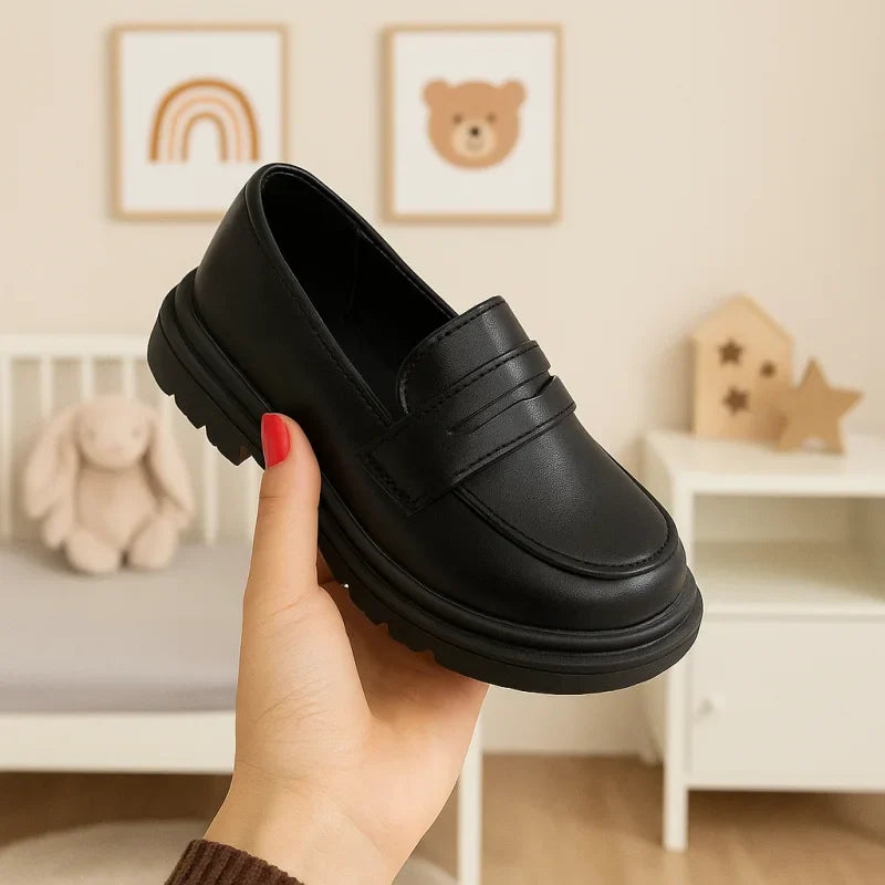 Sapato Infantil de Couro Preto com Bico Redondo Casual Lenogue